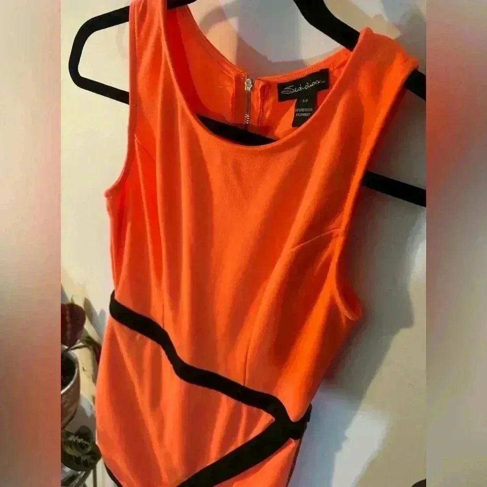 NWOT DRESS - Picture 2 of 4